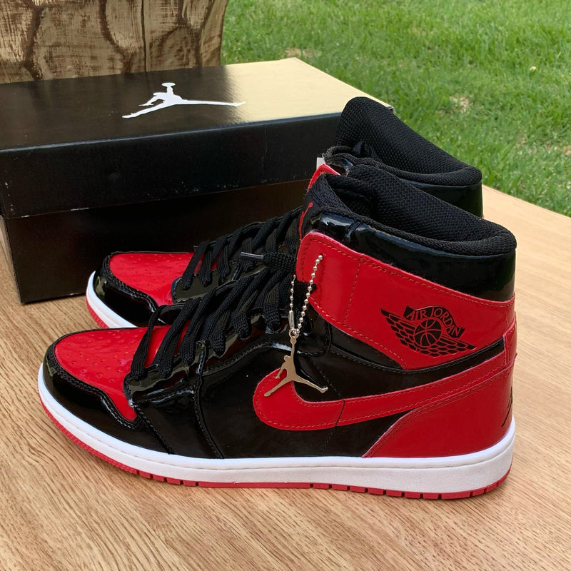 Air Jordan 1 Mid Chicago Black - Vermelho, Preto