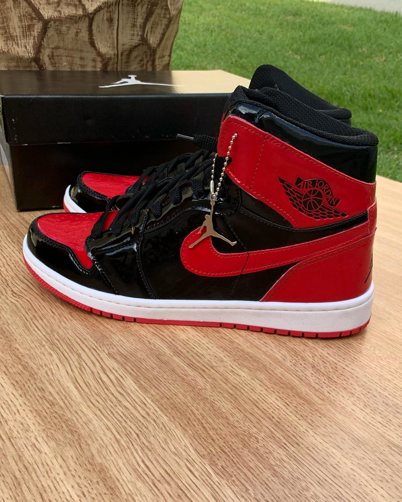 Air Jordan 1 Mid Chicago Black - Vermelho, Preto